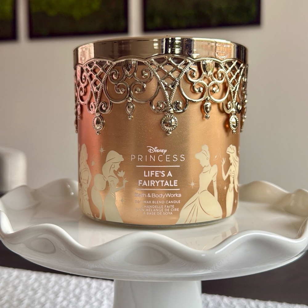 Disney Princess x Bath and Body Works Life is a Fairytale 3 Wick Candle Limited - Picture 3 of 7